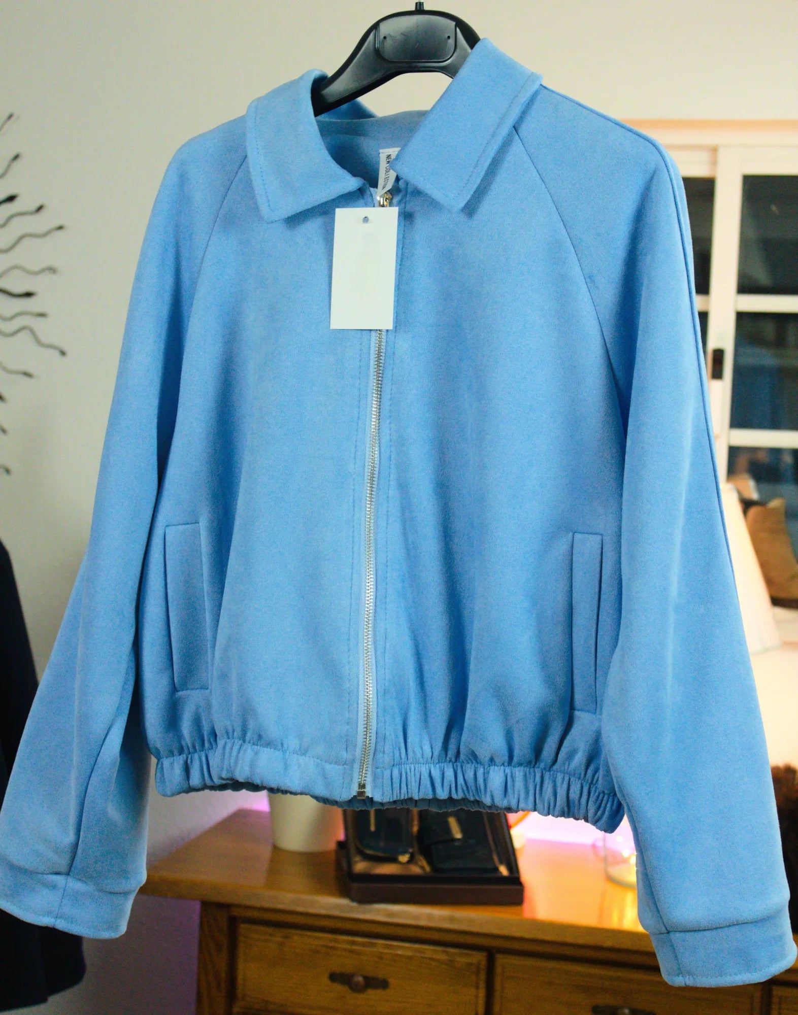 Casaco Bomber Minimalista com Gola – Edição Soft