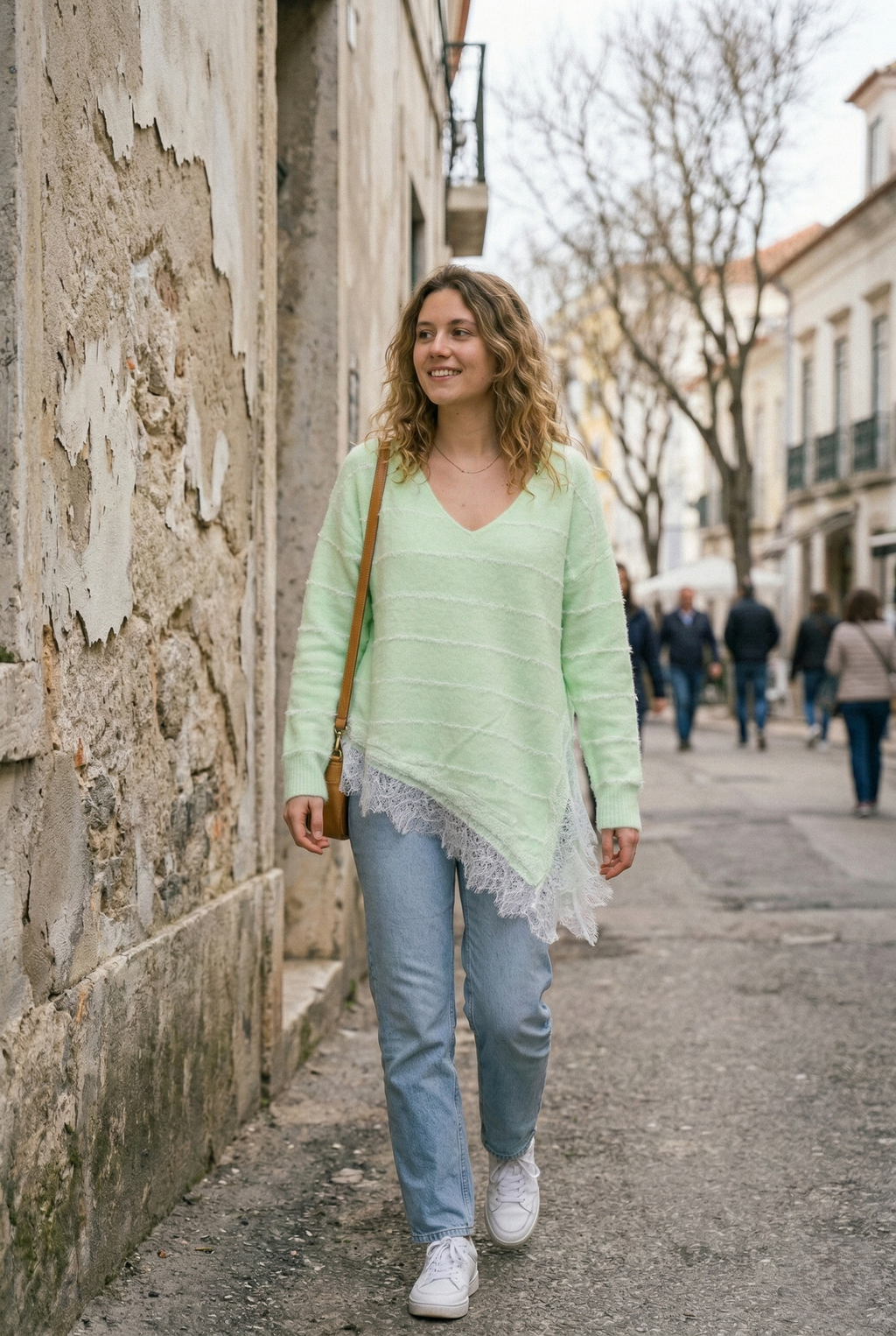 Camisola de Malha Assimétrica com Renda "Romantic Breeze"