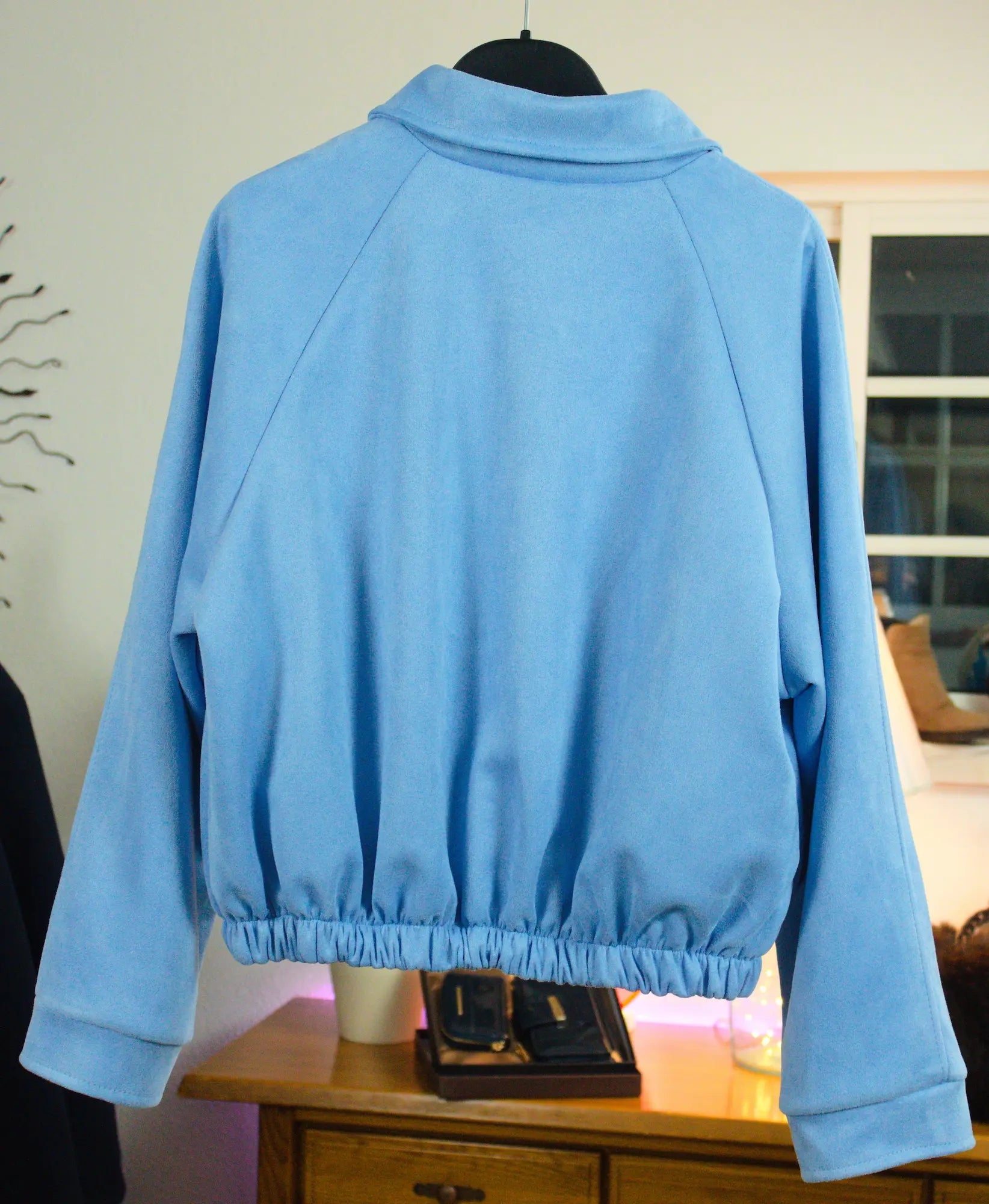 Casaco Bomber Minimalista com Gola – Edição Soft