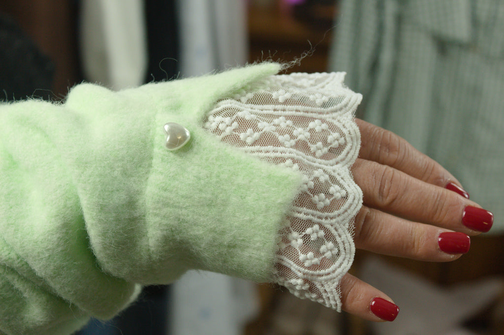 Casaco Soft Mint com Detalhes em Renda