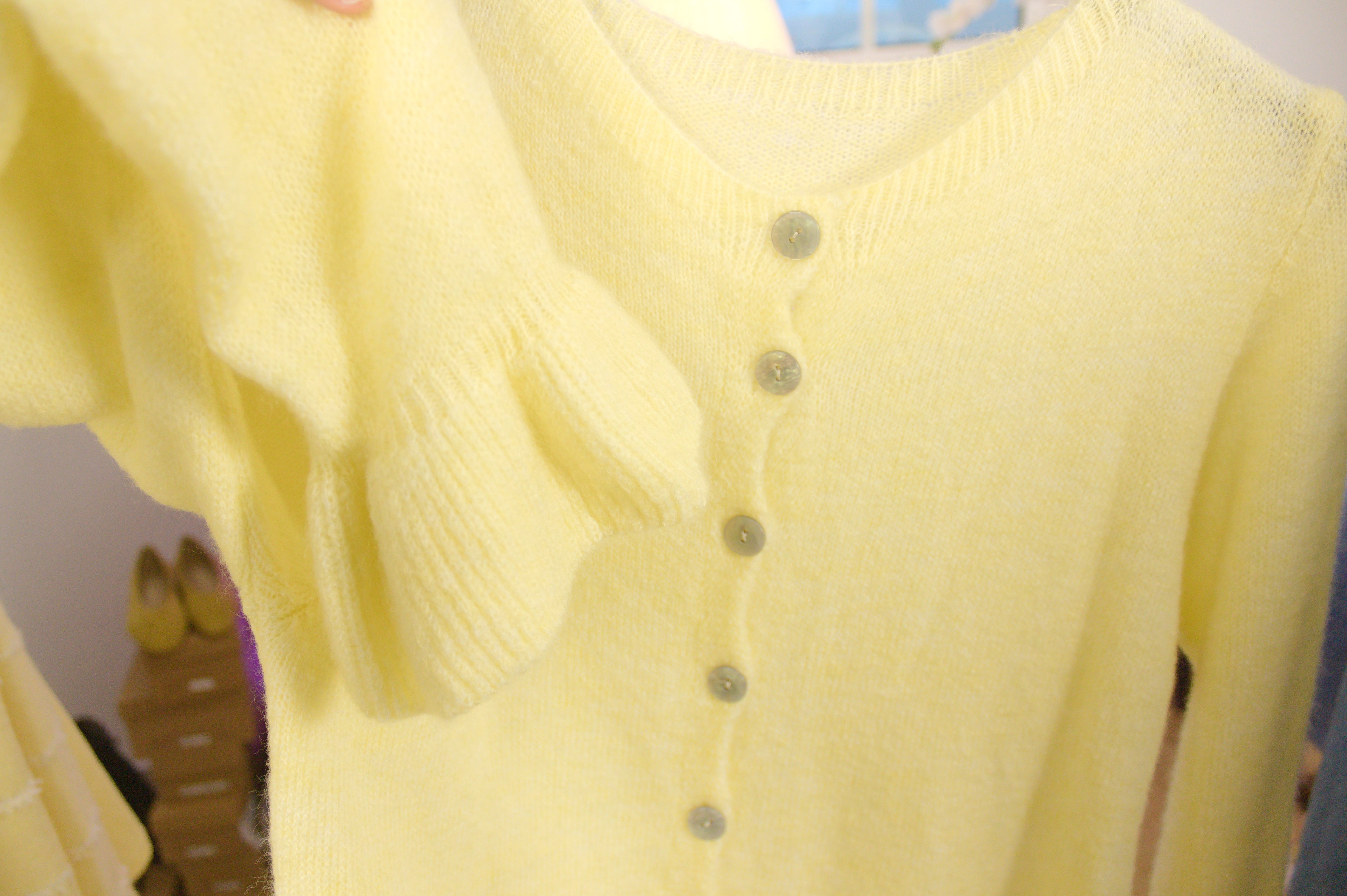 Cardigan Soft Pastel com Folhos – Yellow Sun