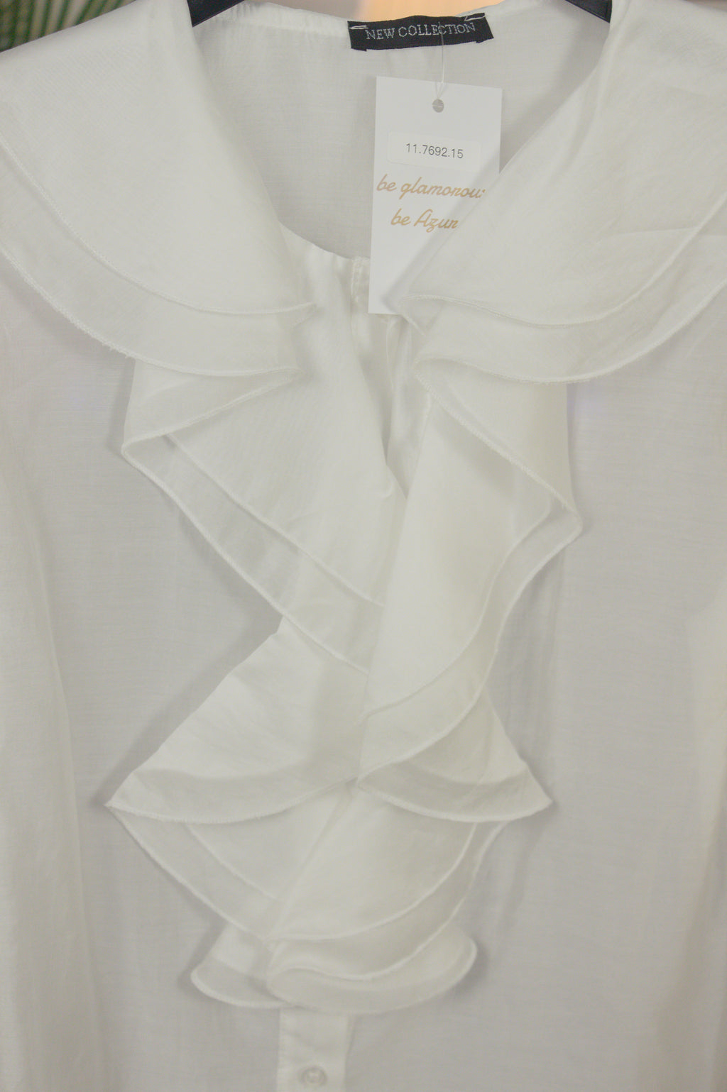 Blusa Romântica com Gola Dupla e Folhos - White Elegance