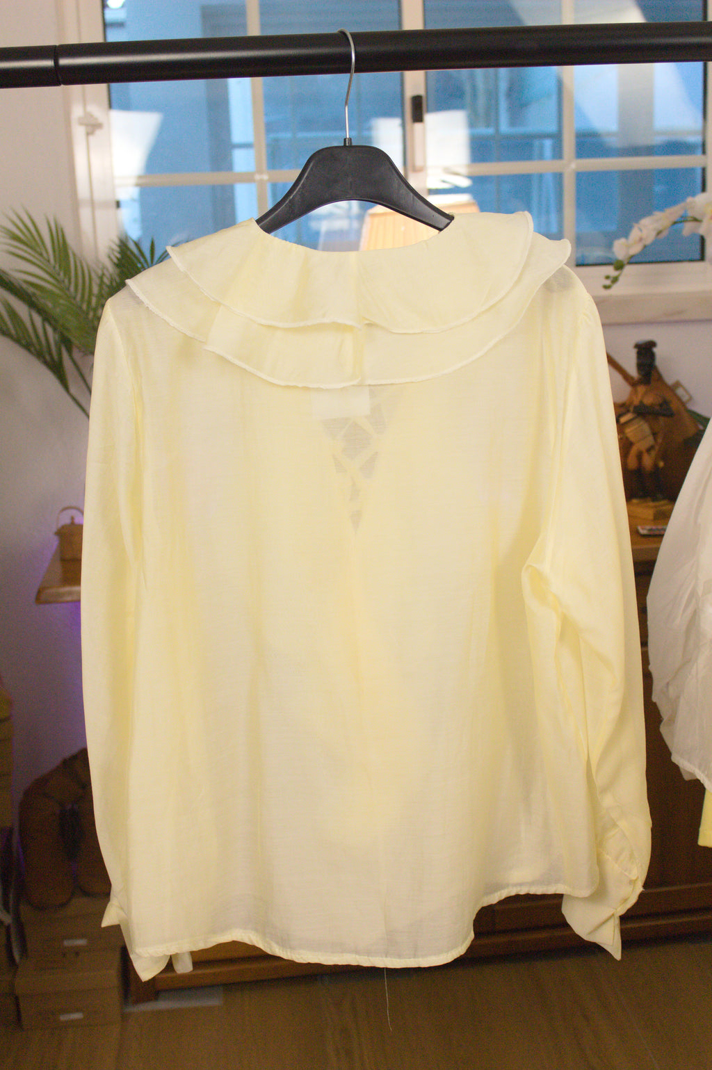 Blusa Romântica Ruffle & Lace em Amarelo Pastel