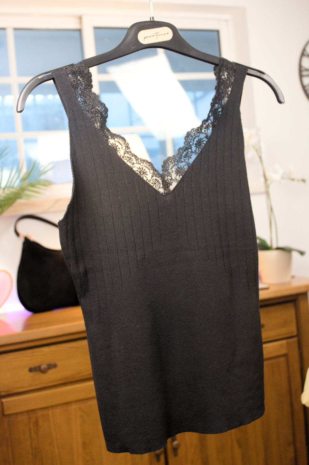 Top de Malha Canelada com Renda Floral