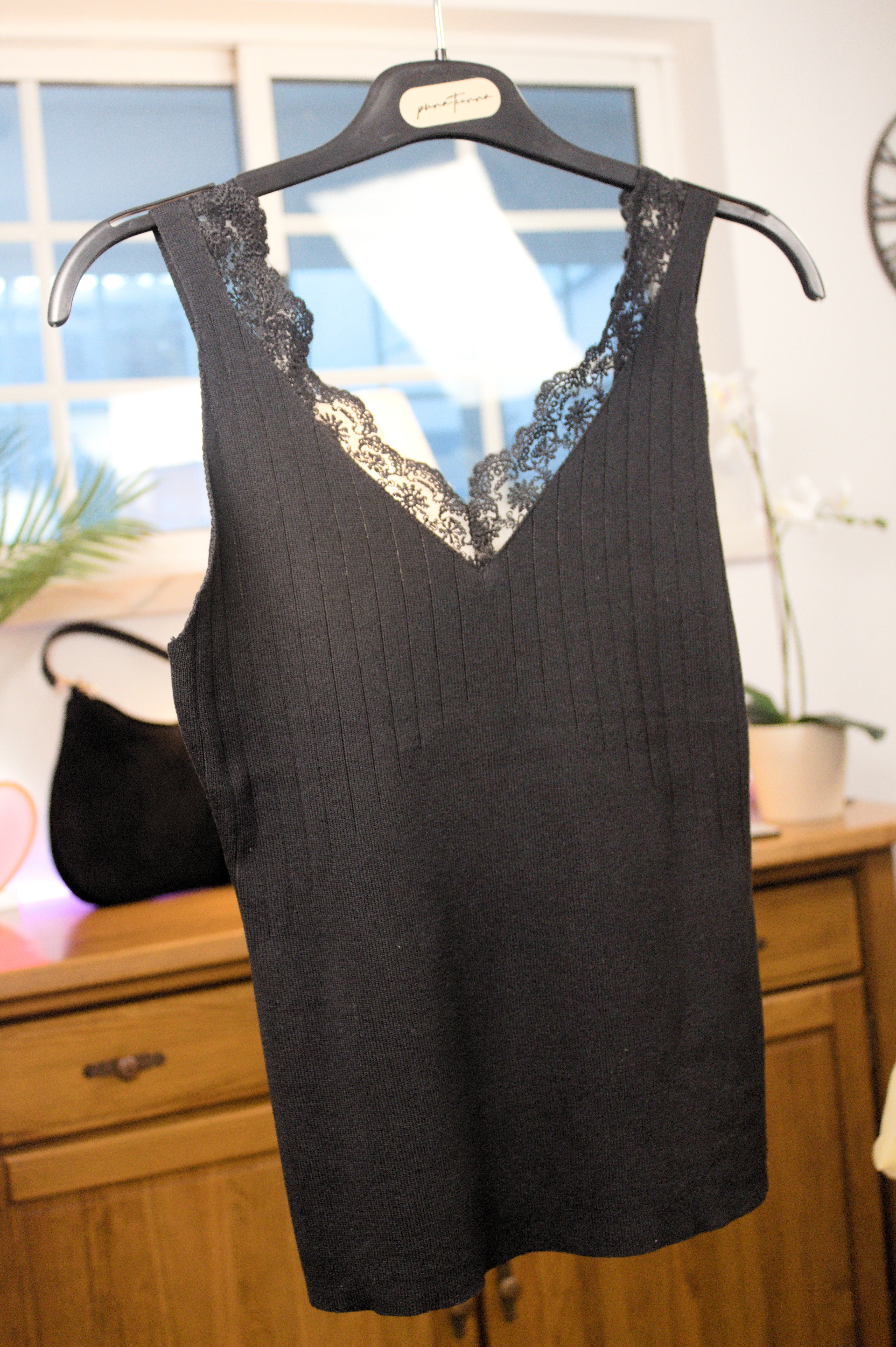 Top de Malha Canelada com Renda Floral