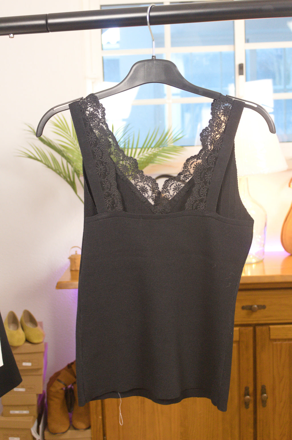Top de Malha Canelada com Renda Floral